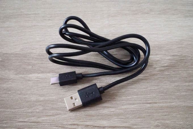 Satechi M1 Bluetoothマウス_USB-Cケーブル