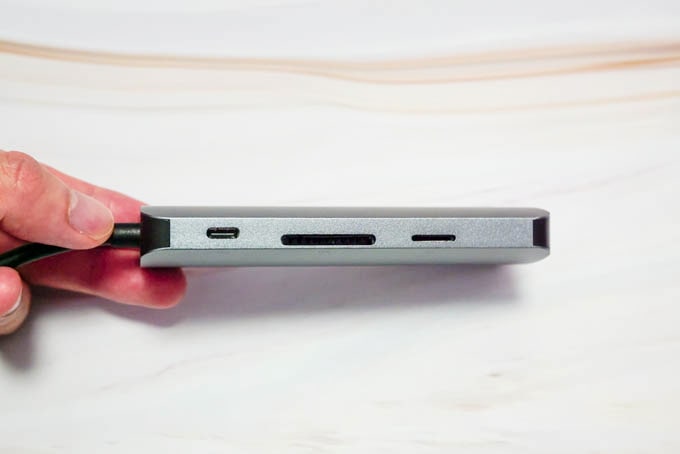 MacBookPro16インチ用USB-Cハブ(側面1)